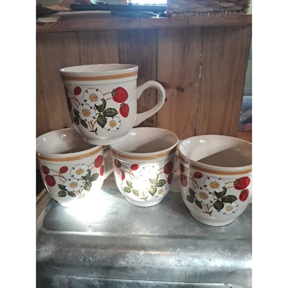 Sheffield Other - Sheffield Strawberries 'n Cream Stoneware Mugs Set Of 4